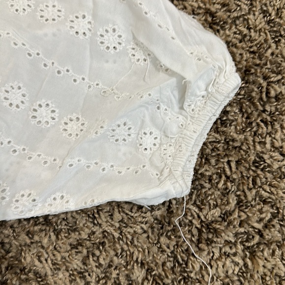 NWT white flowy ruffle top with flower eyelet embroidery - Picture 3 of 4